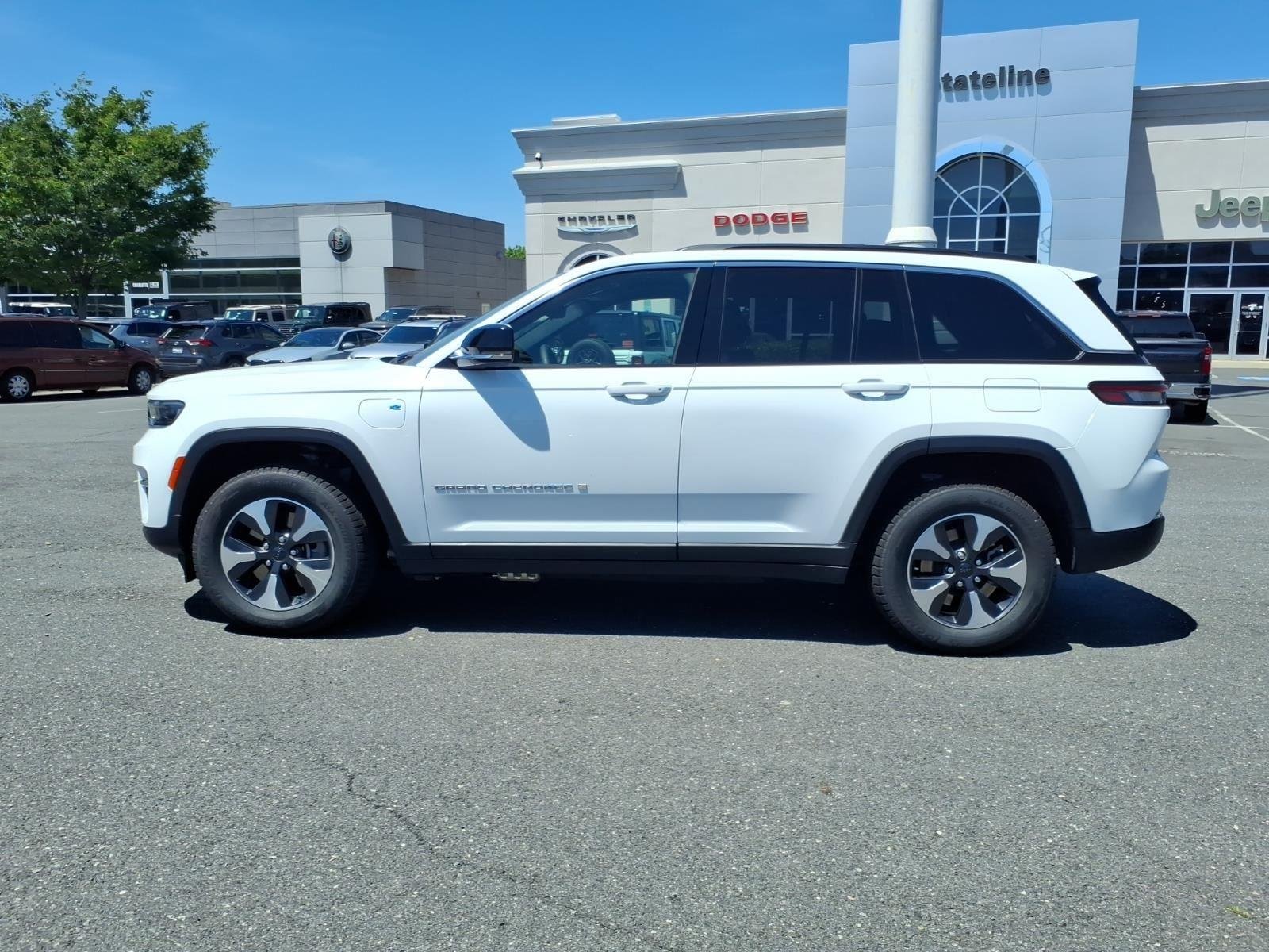Certified Used 2024 Bright White Clearcoat Jeep LIMI image 3