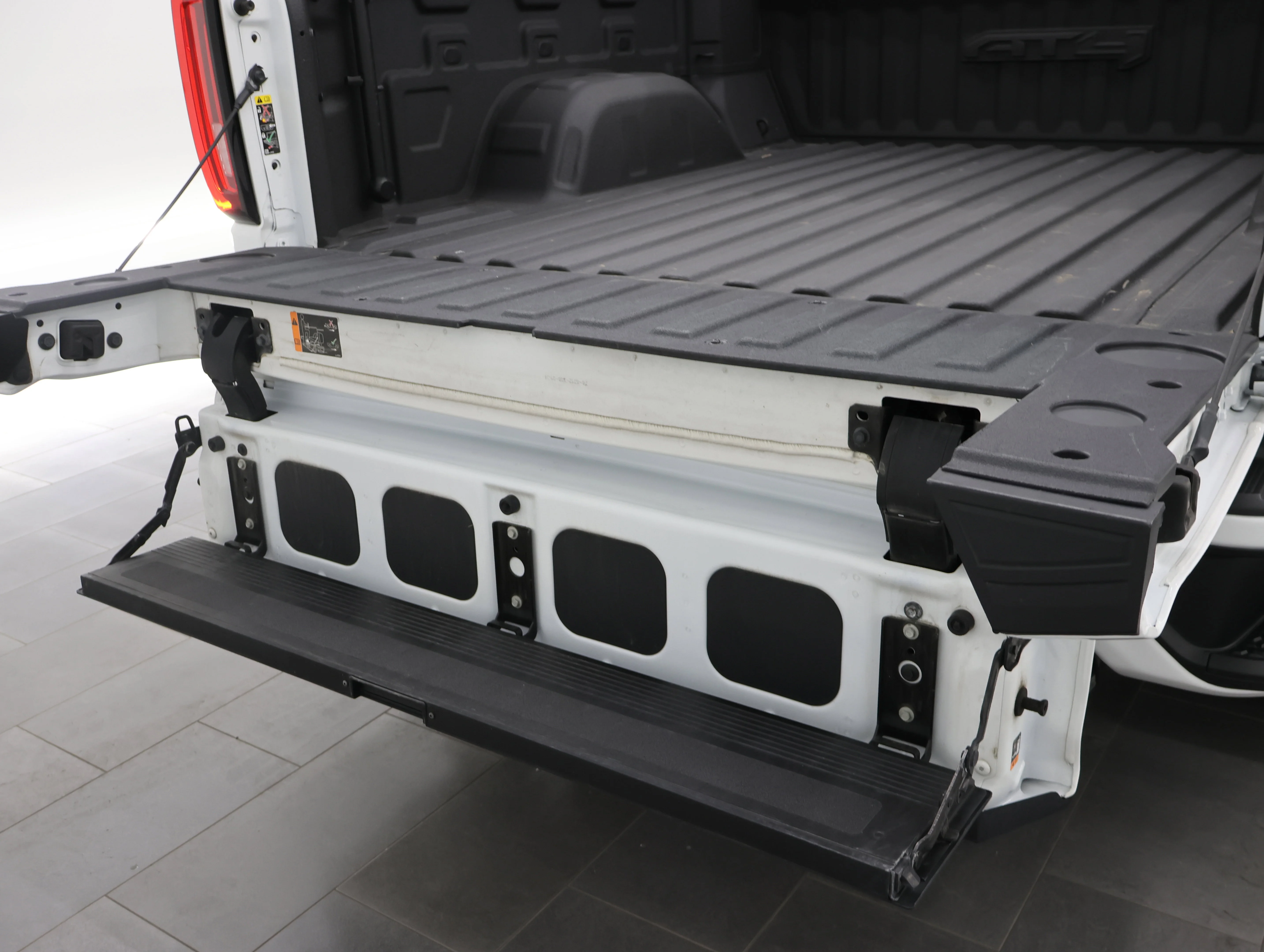 Used 2022 Summit White GMC AT4 image 30