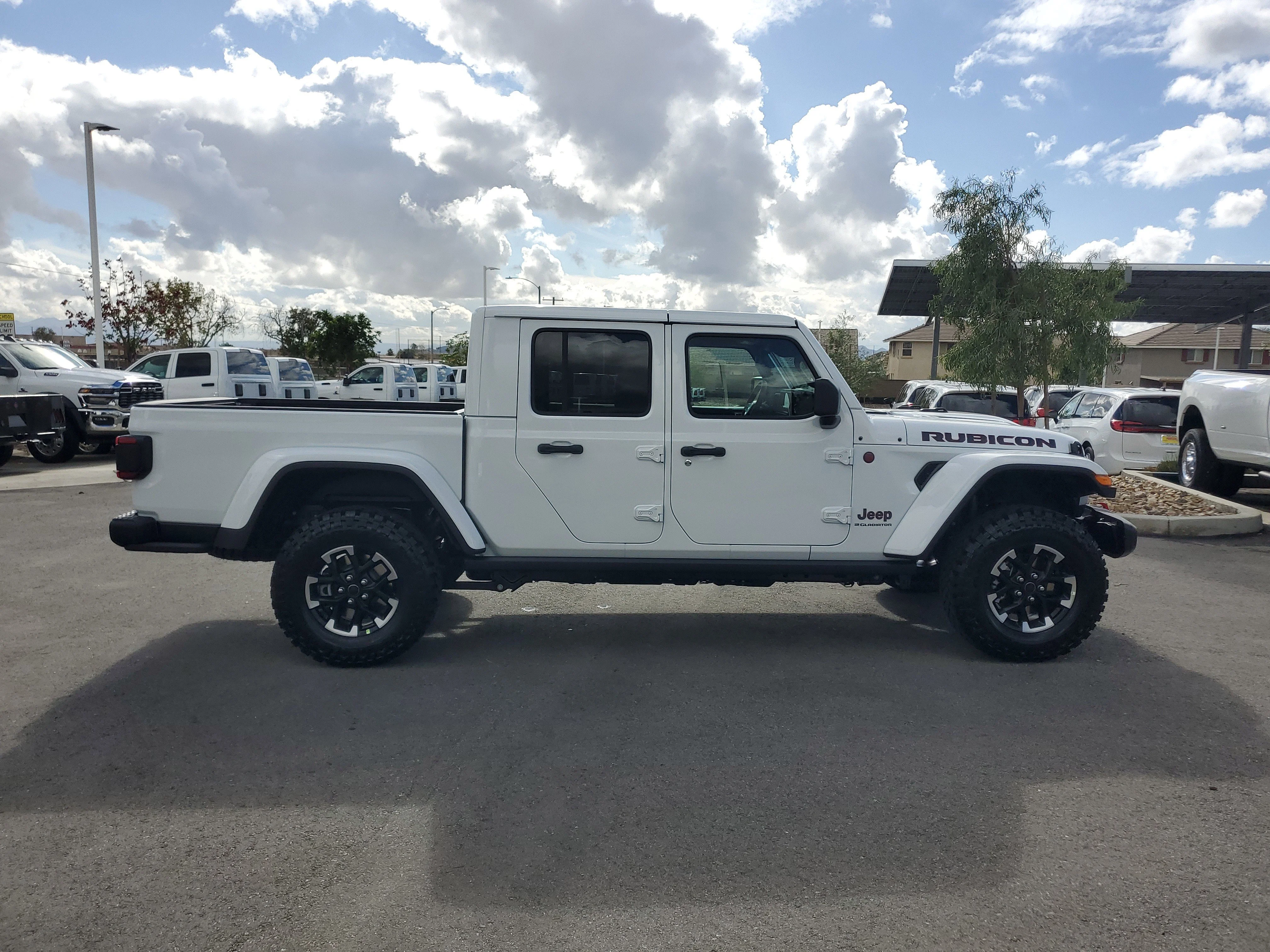 New 2026 Bright White Clear-Coat Exterior Paint Jeep Rubicon image 7