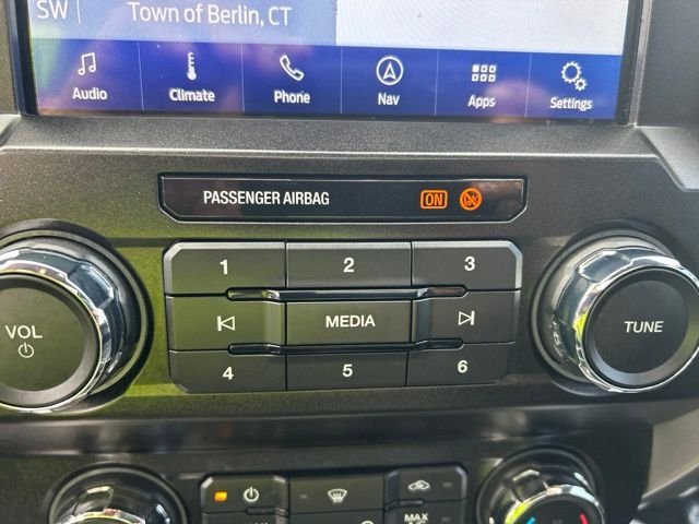 Used 2020 Black Metallic Ford Lariat image 25