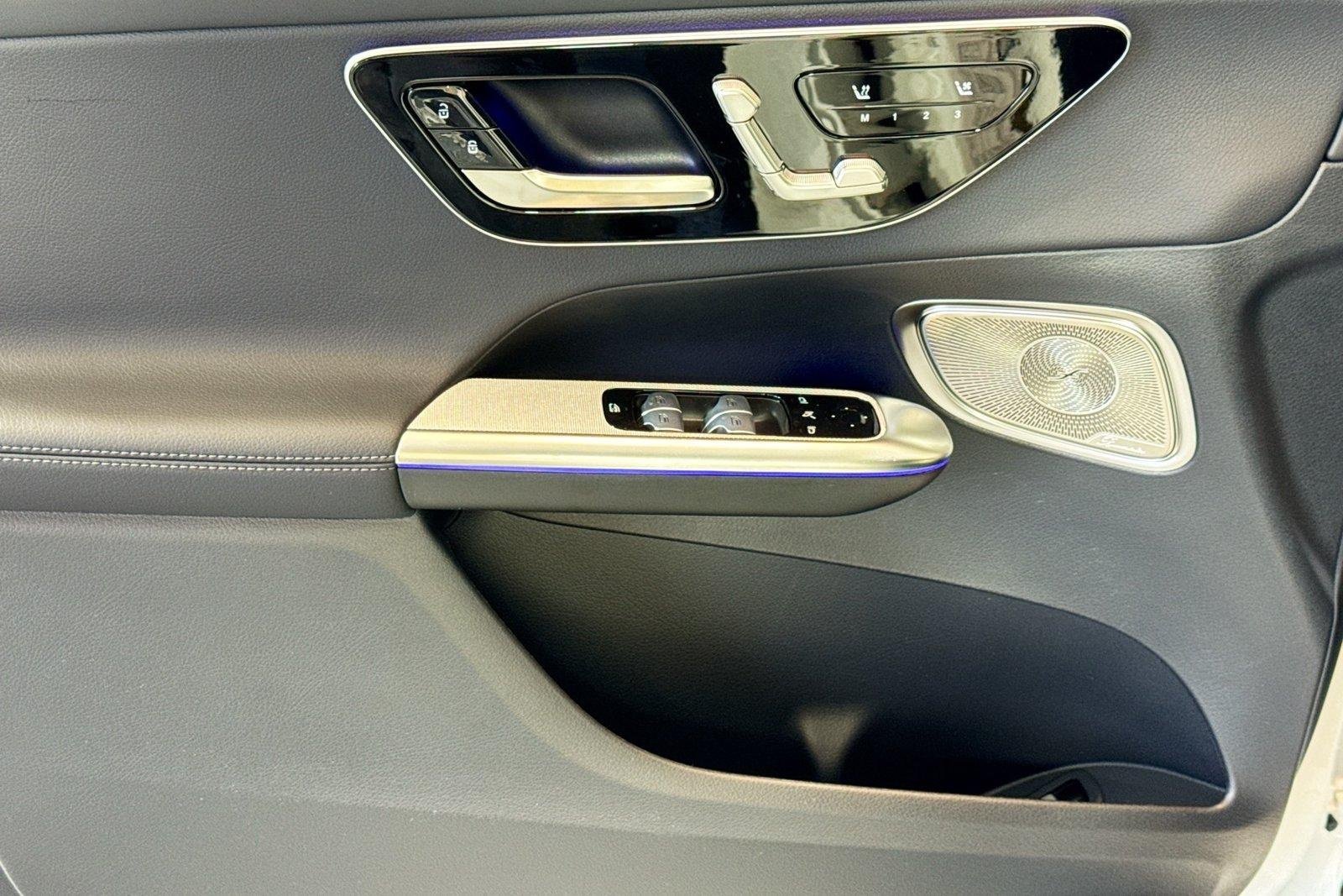 New 2026 Polar White Mercedes-Benz GLC 300 image 16