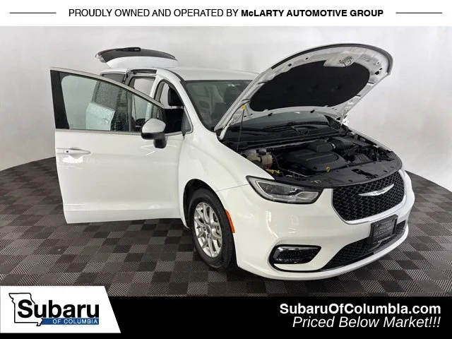 Used 2023 White Chrysler Touring L image 17