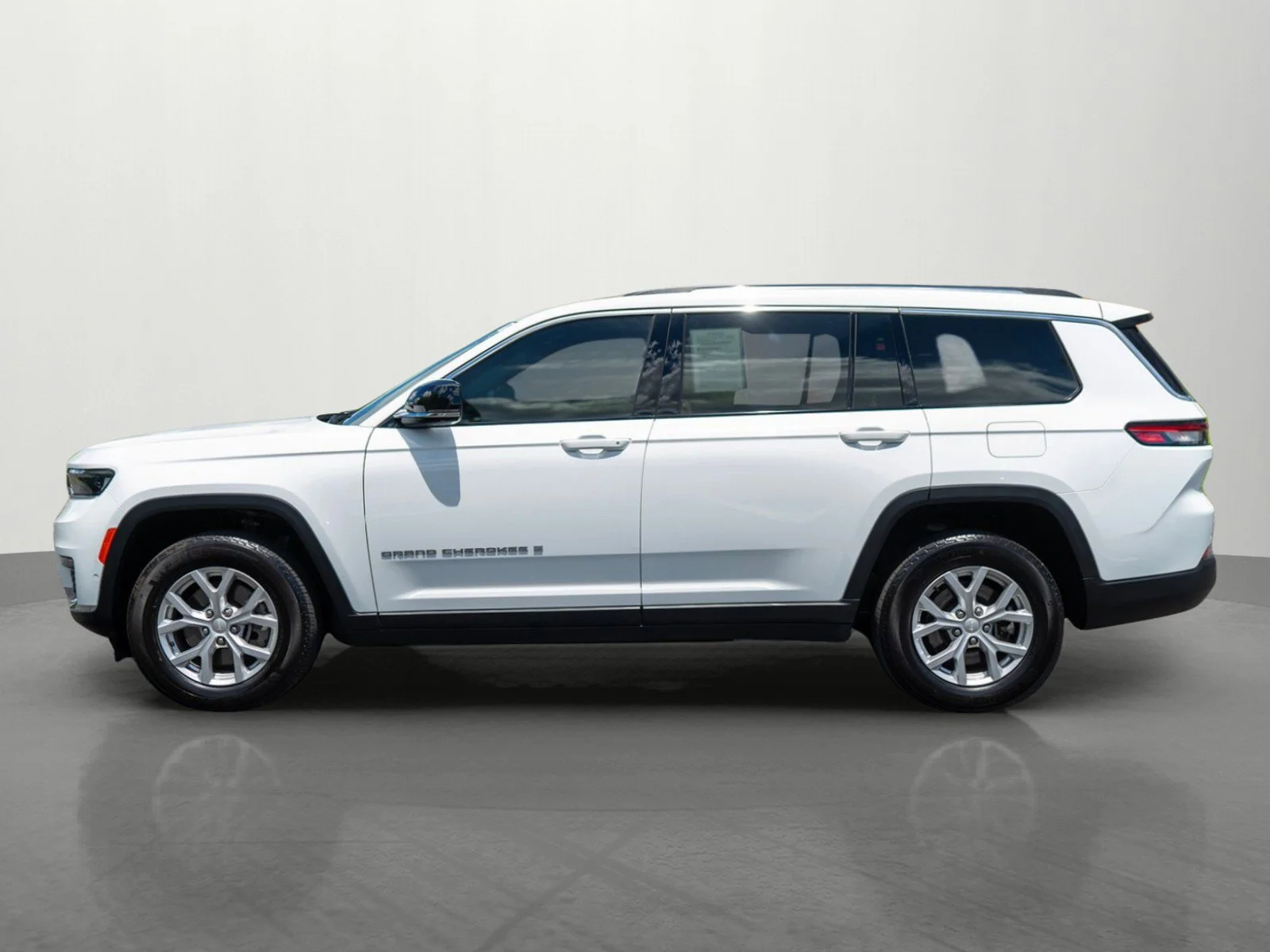 Used 2023 Bright White Clearcoat Jeep Limited image 4