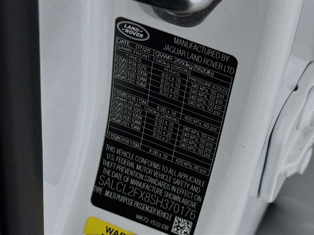 New 2025 Fuji White Land Rover SE image 33