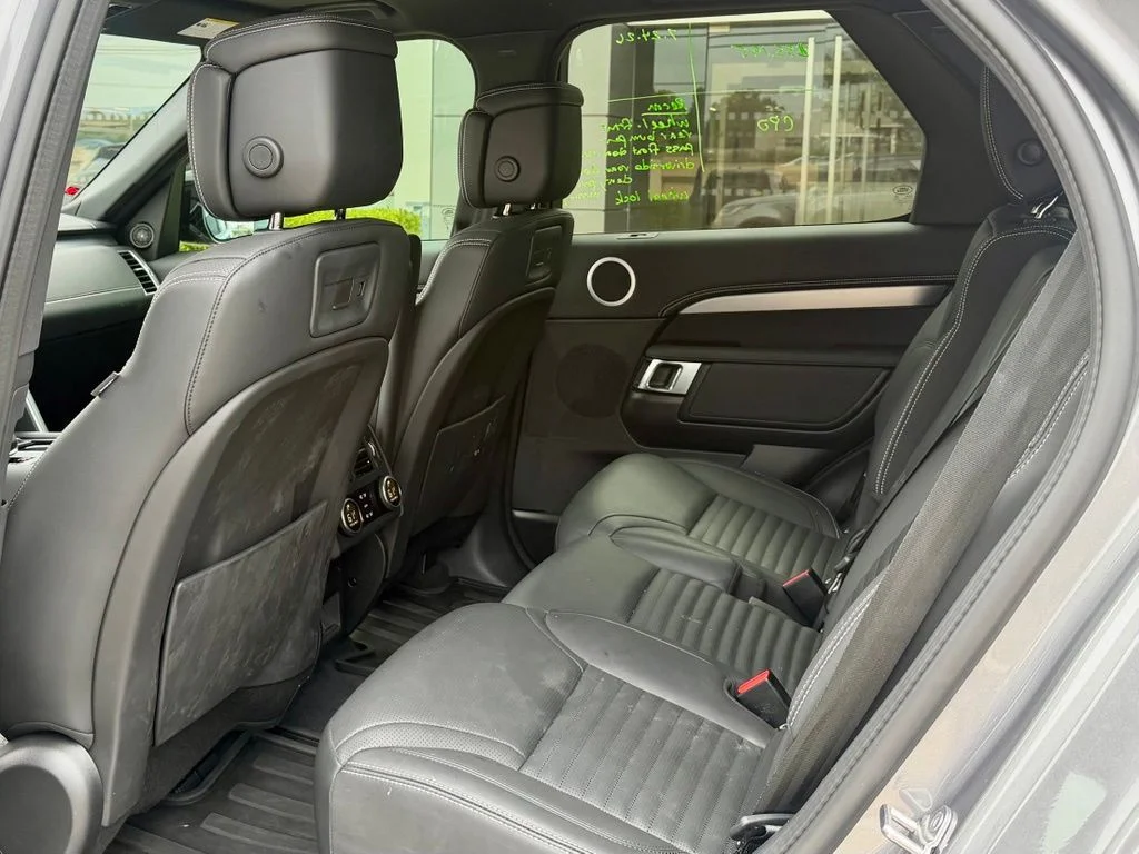 Certified Used 2025 Eiger Grey Metallic Land Rover Dynamic SE image 4
