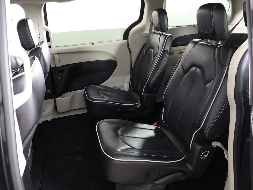 Used 2023 Black Chrysler Limited image 38