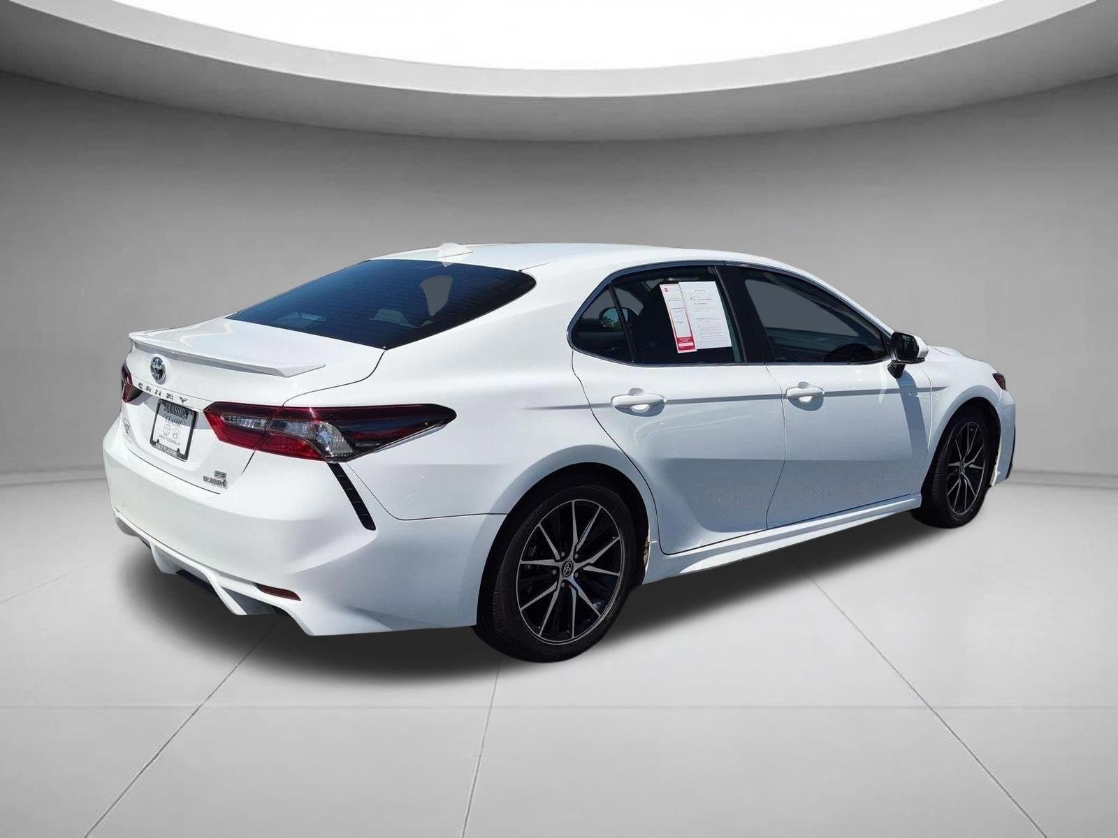 Used 2023 Ice Cap Toyota Hybrid SE image 4