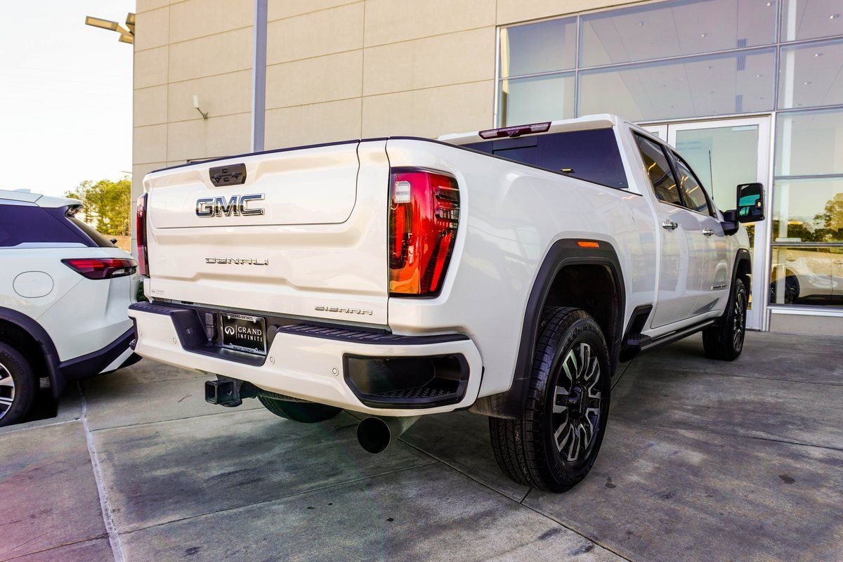 Used 2024 White GMC Denali Ultimate image 13