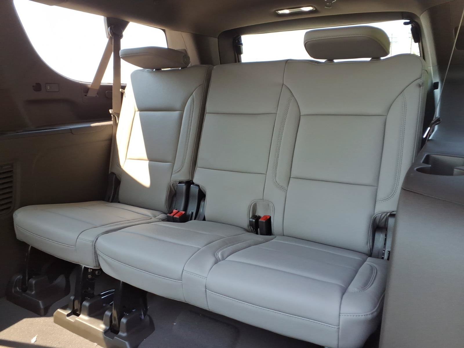 2026 Chevrolet Suburban Z71 - Photo 18