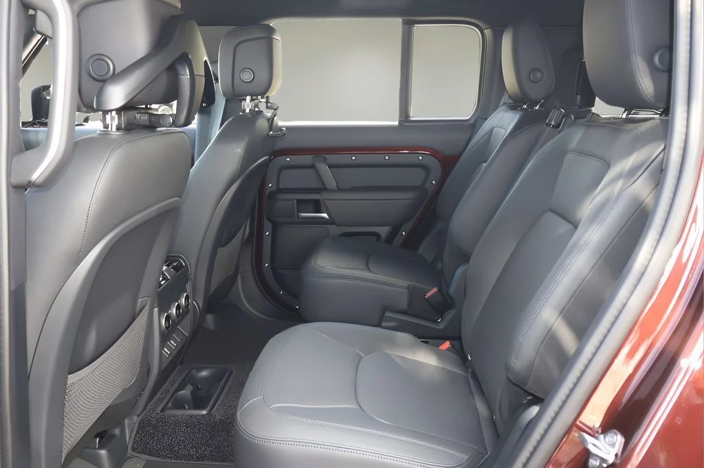 New 2026 Sedona Red Land Rover S image 12