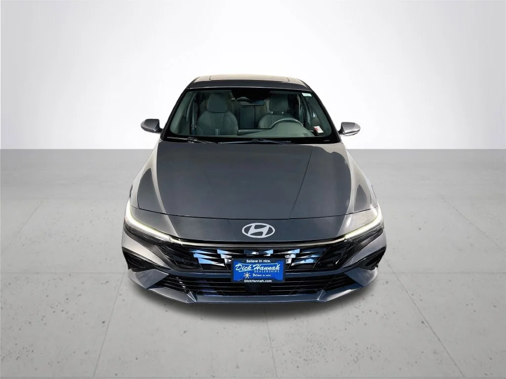 Used 2025 Gray Hyundai SEL Convenience image 3