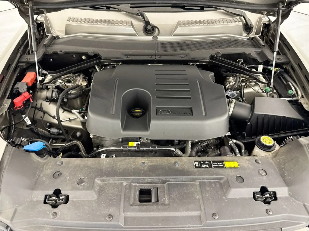 Used 2025 Gray Land Rover S image 31