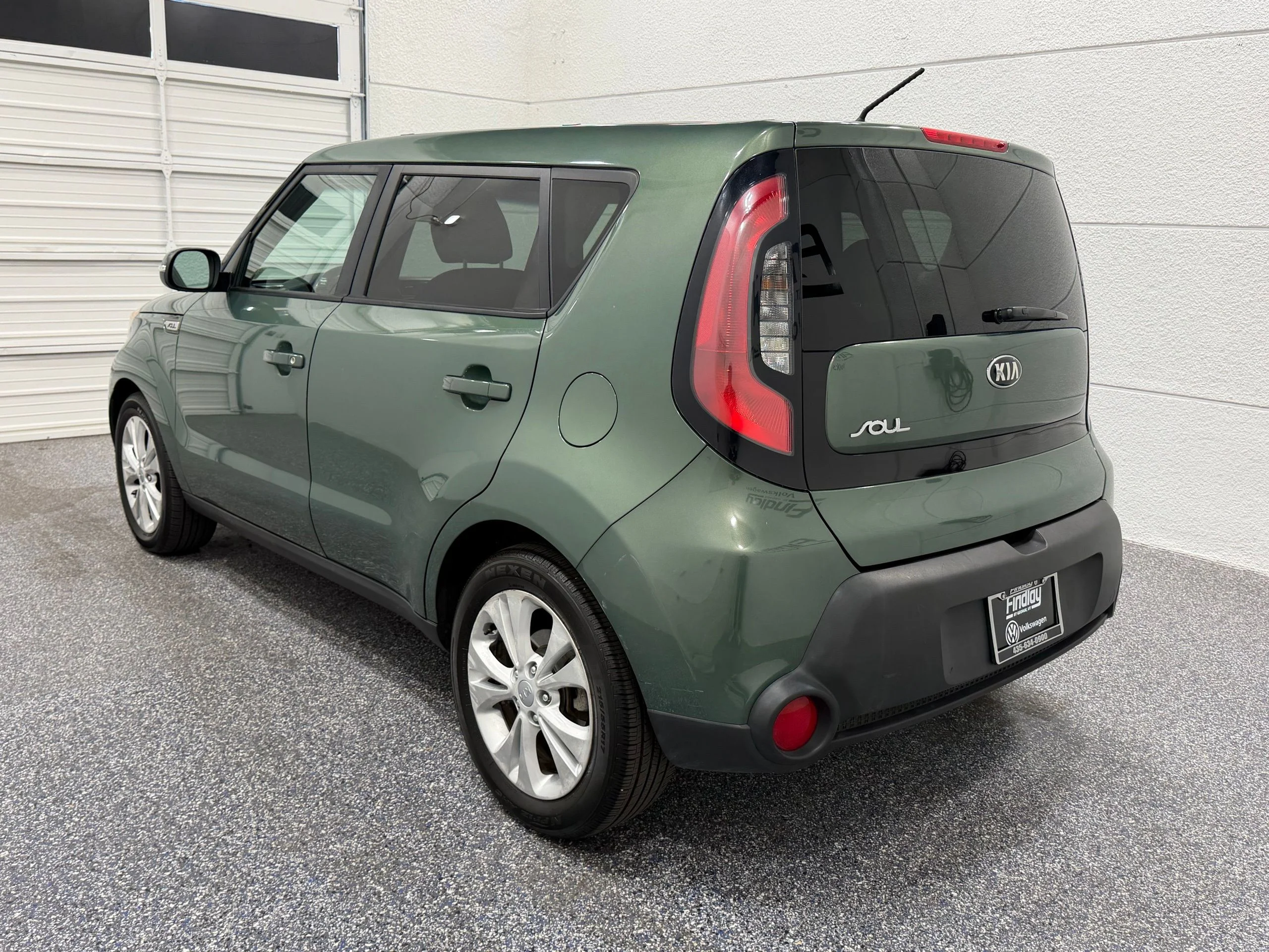 Used 2014 Green Kia Plus image 4