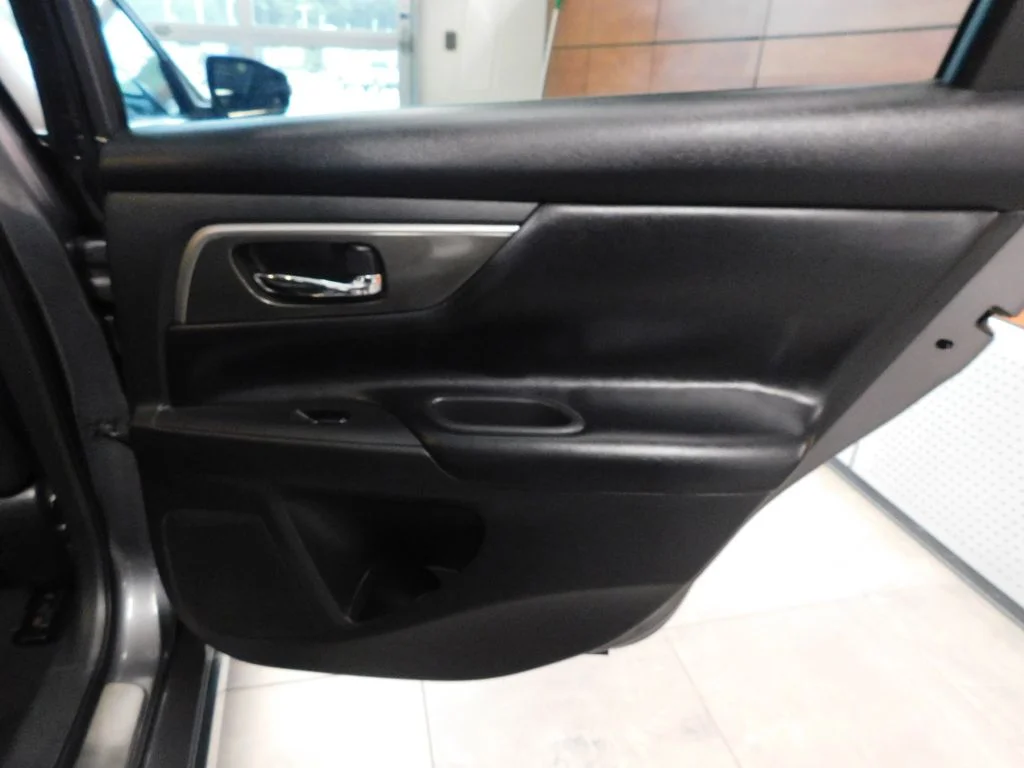 Used 2015 Gun Metallic Nissan 2.5 SL image 33