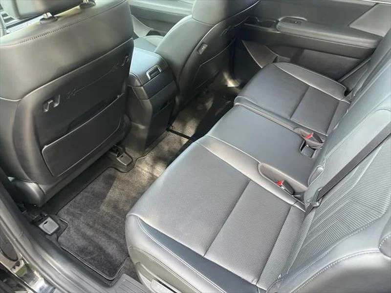 Used 2025 Phantom Black Hyundai SEL image 15