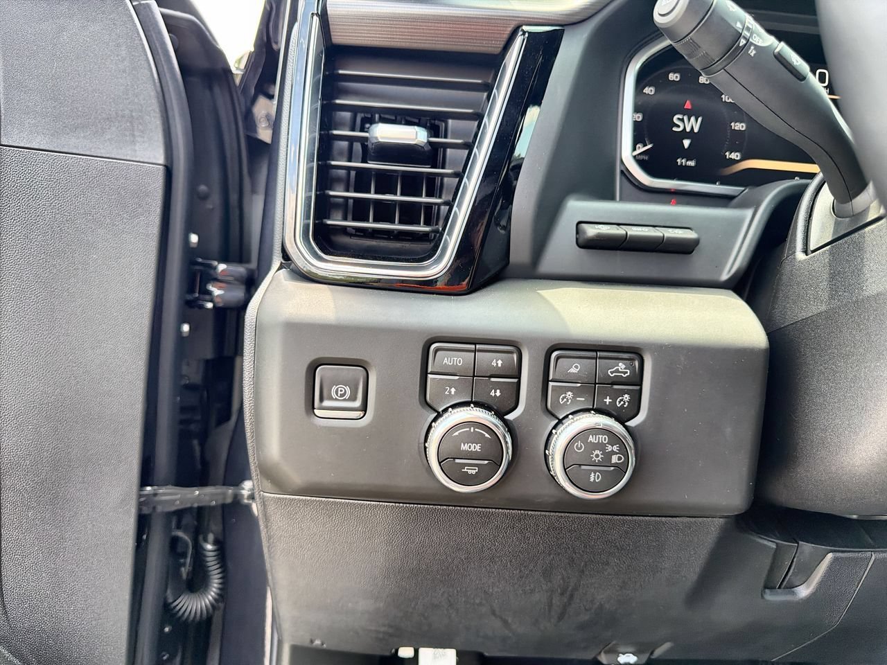2026 GMC Sierra 2500HD Denali Ultimate - Photo 15