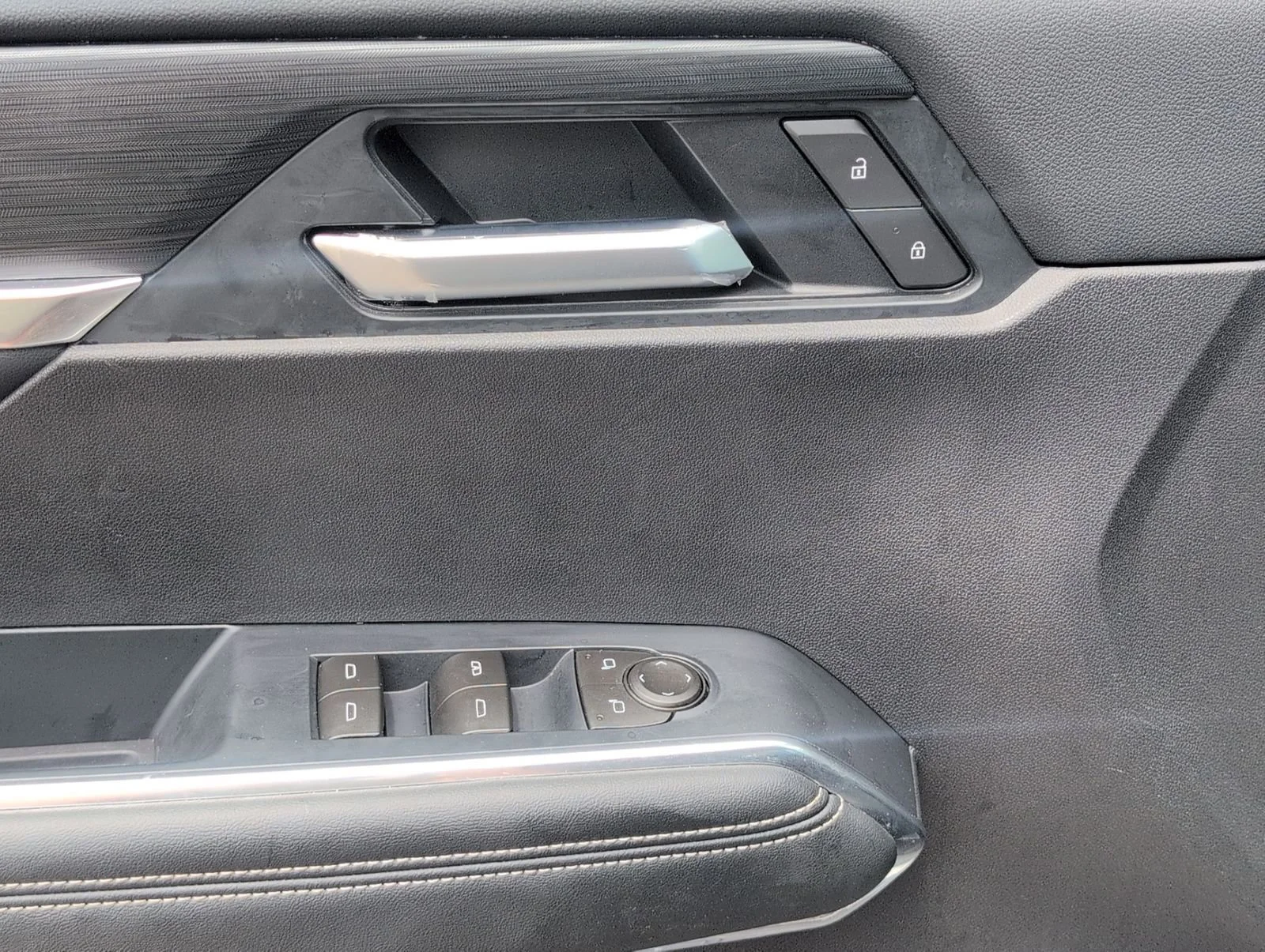 New 2026 Sterling Metallic GMC Elevation image 16