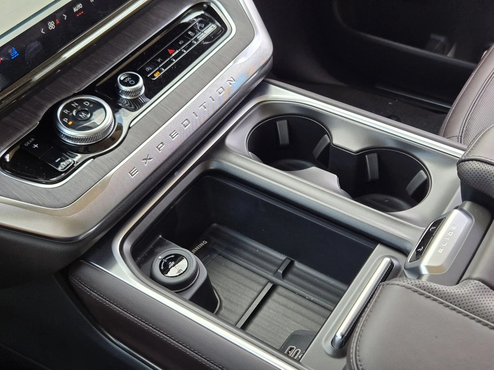 New 2026 Star White Metallic Tri-Coat Ford MAX Platinum® image 15