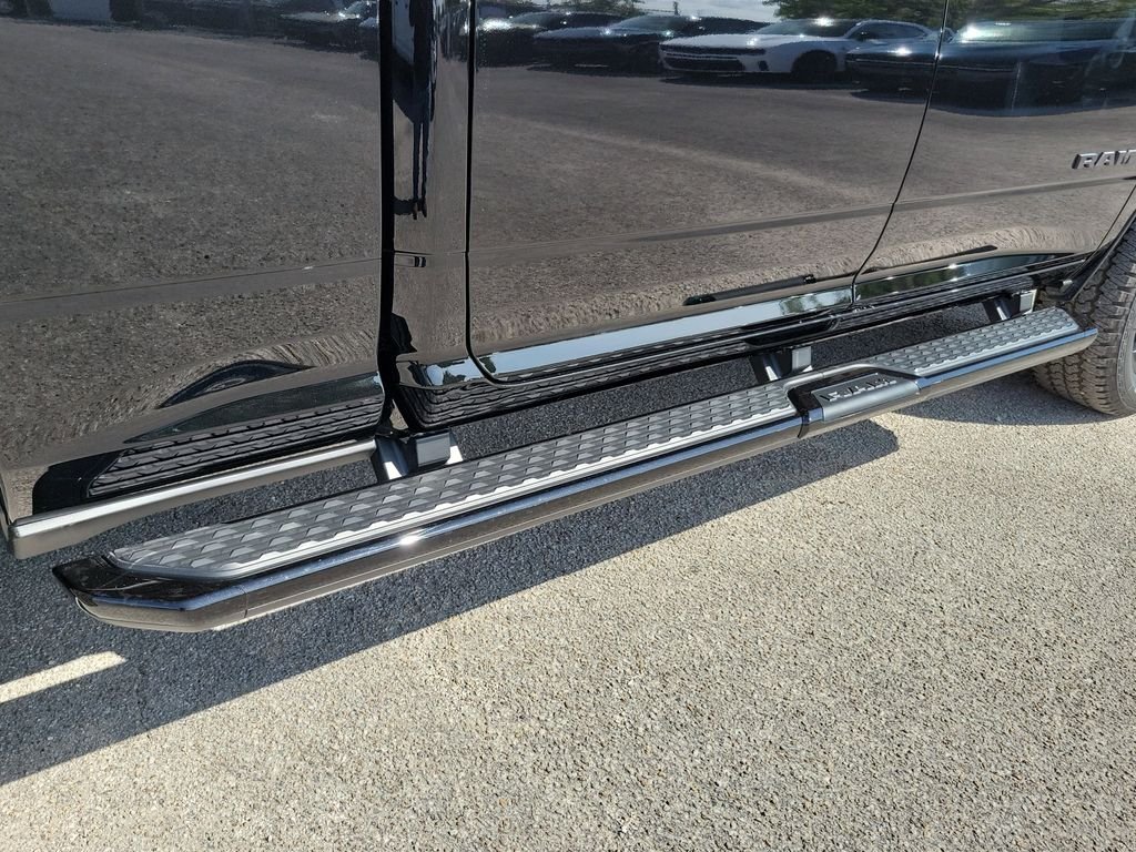 New 2026 Diamond Black Crystal Pearl-Coat Exterior Paint RAM Big Horn image 9
