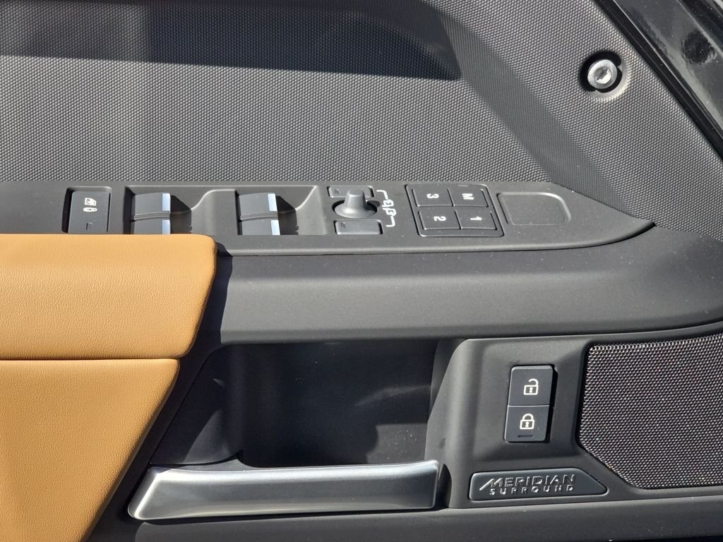 New 2026 Santorini Black LAND ROVER X-Dynamic SE image 28