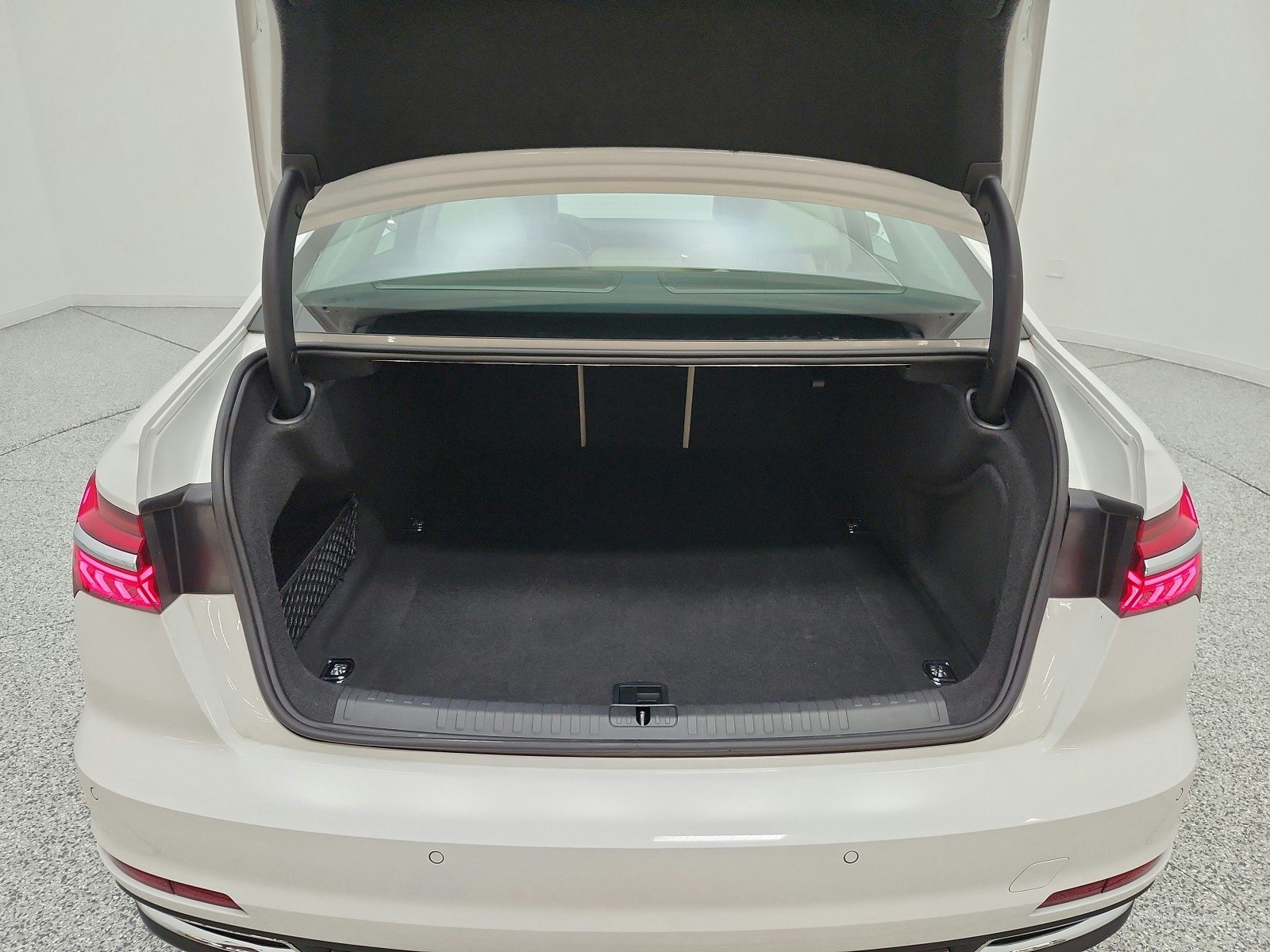 Used 2023 Ibis White Audi Premium image 19