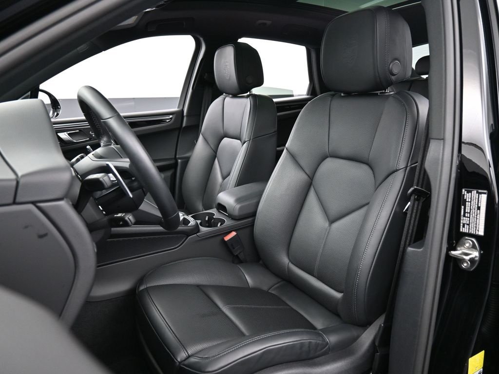 2025 Porsche Macan T photo 4