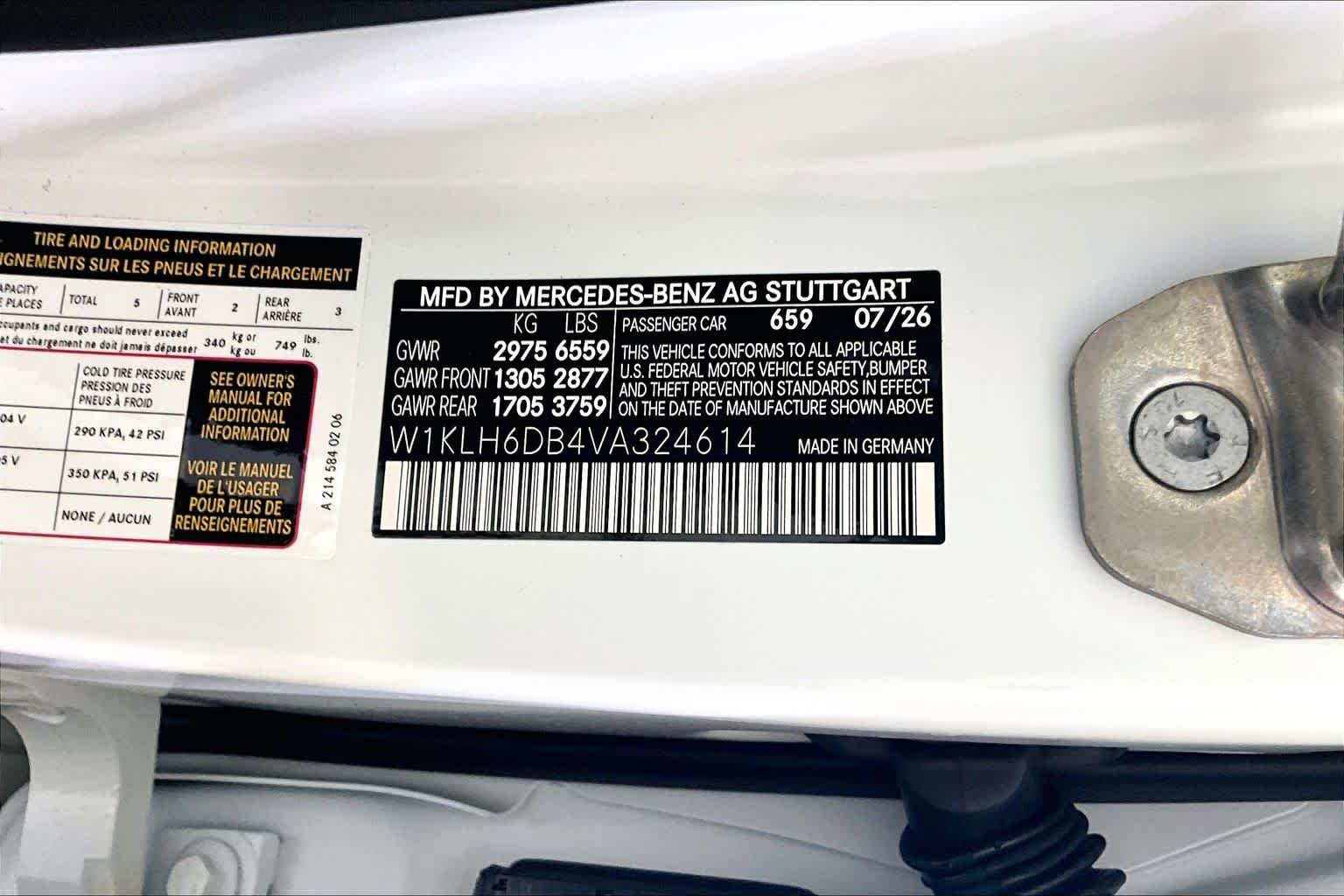New 2027 MANUFAKTUR Moonlight White Magno Mercedes-Benz AMG® E 53 Hybrid image 12