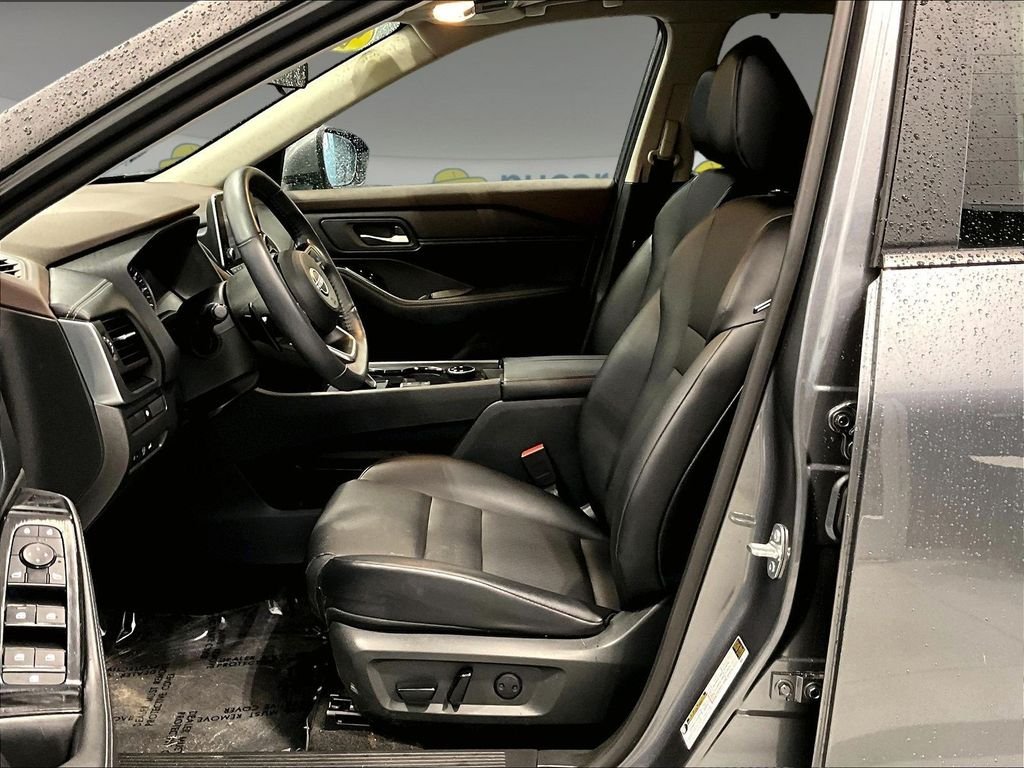 Used 2023 Gray Nissan SV image 11