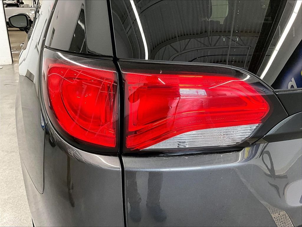 Used 2023 Granite Crystal Metallic Clearcoat Chrysler LX image 32