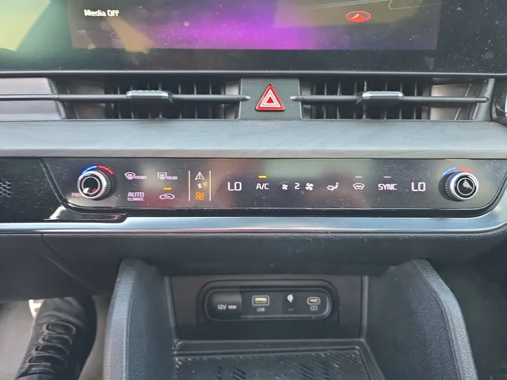Used 2023 Wolf Gray/Ebony Black Roof Kia X-Pro image 15