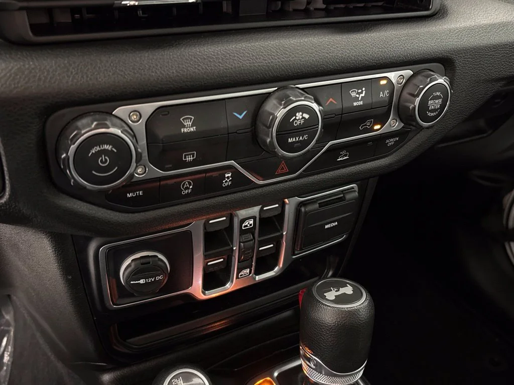 Used 2024 White Jeep Sport S image 37