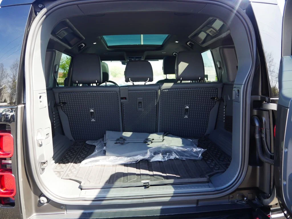 Used 2023  Land Rover X-Dynamic SE image 20