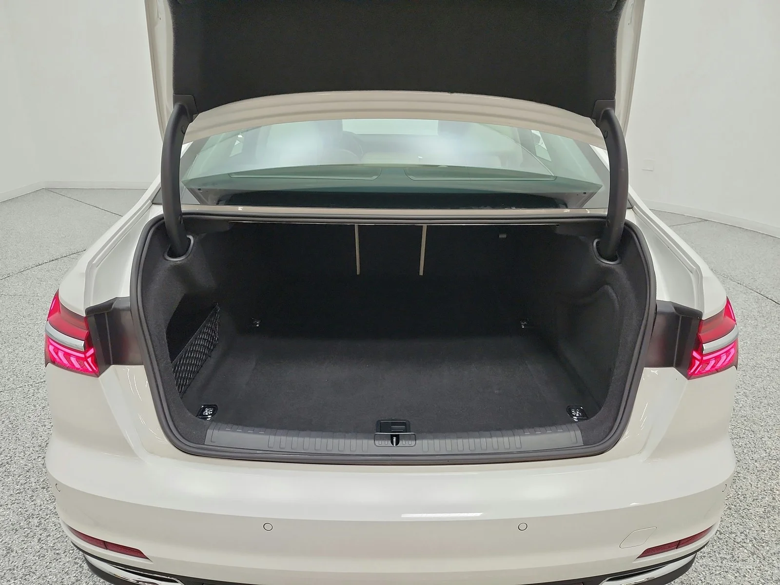 Used 2023 Ibis White Audi Premium image 19
