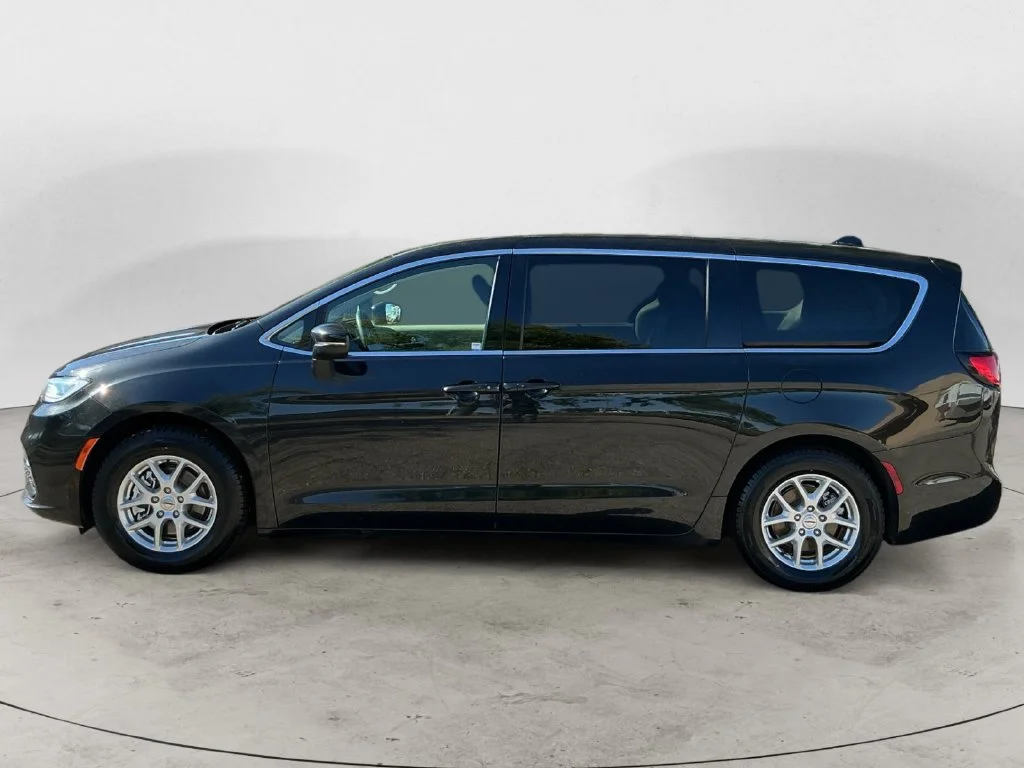 Used 2023 Black Chrysler Touring L image 12