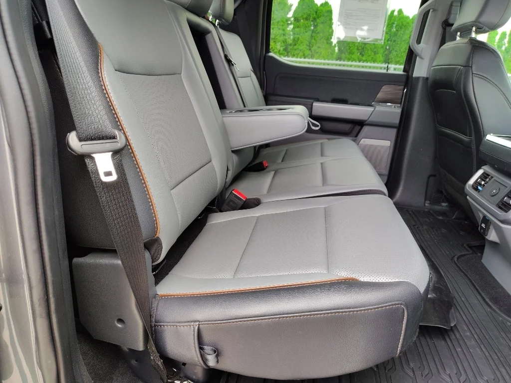 Used 2025 Carbonized Gray Metallic Ford LARIAT image 13