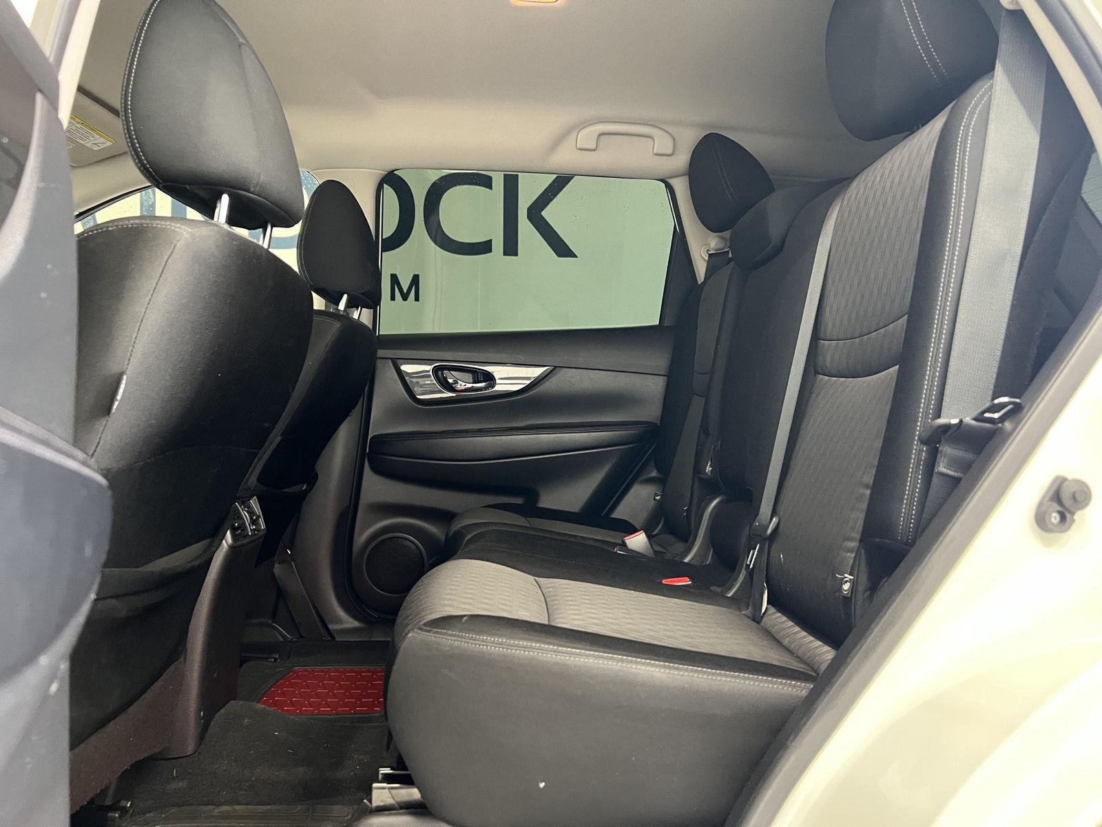 2020 Nissan Rogue SV - Photo 23