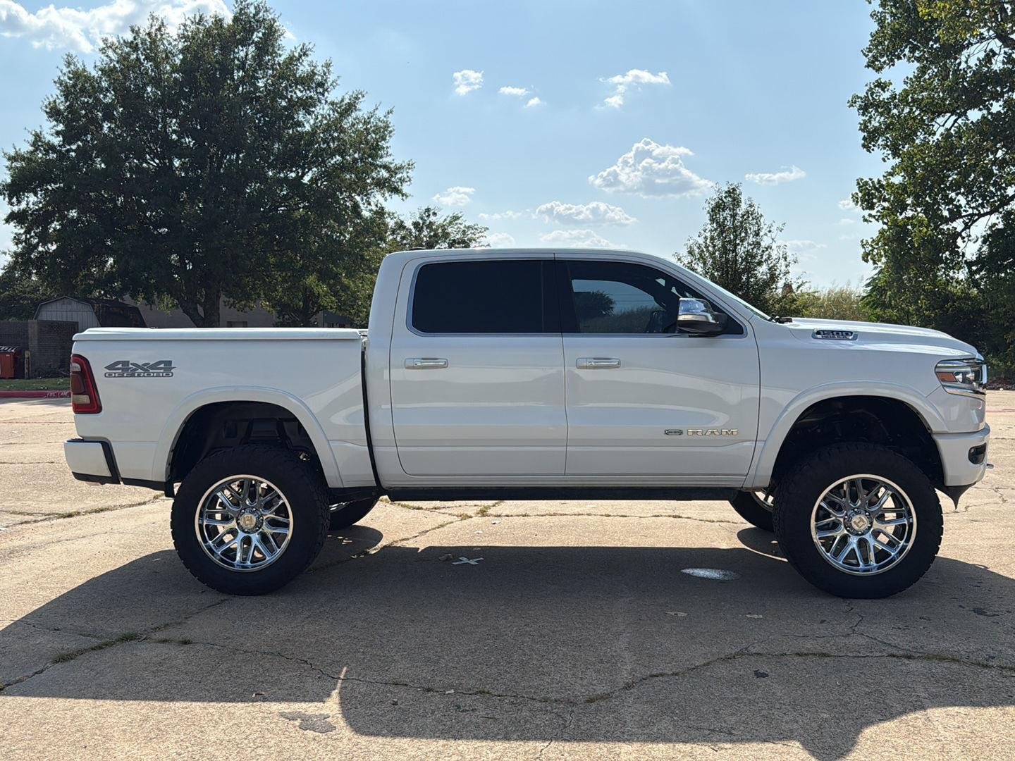 Used 2020 Ivory White Tri-Coat Pearlcoat Ram Longhorn image 8