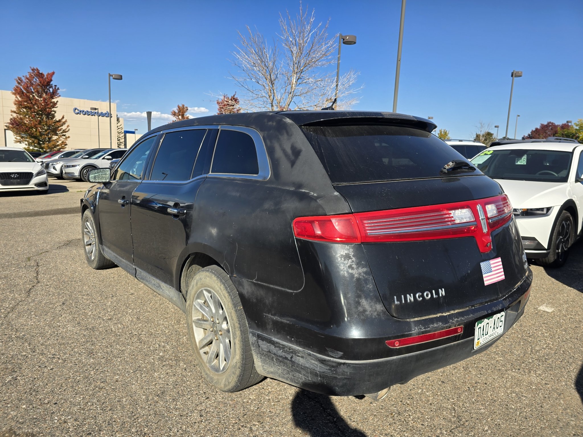 Used 2013 Tuxedo Black Metallic Lincoln Livery image 3
