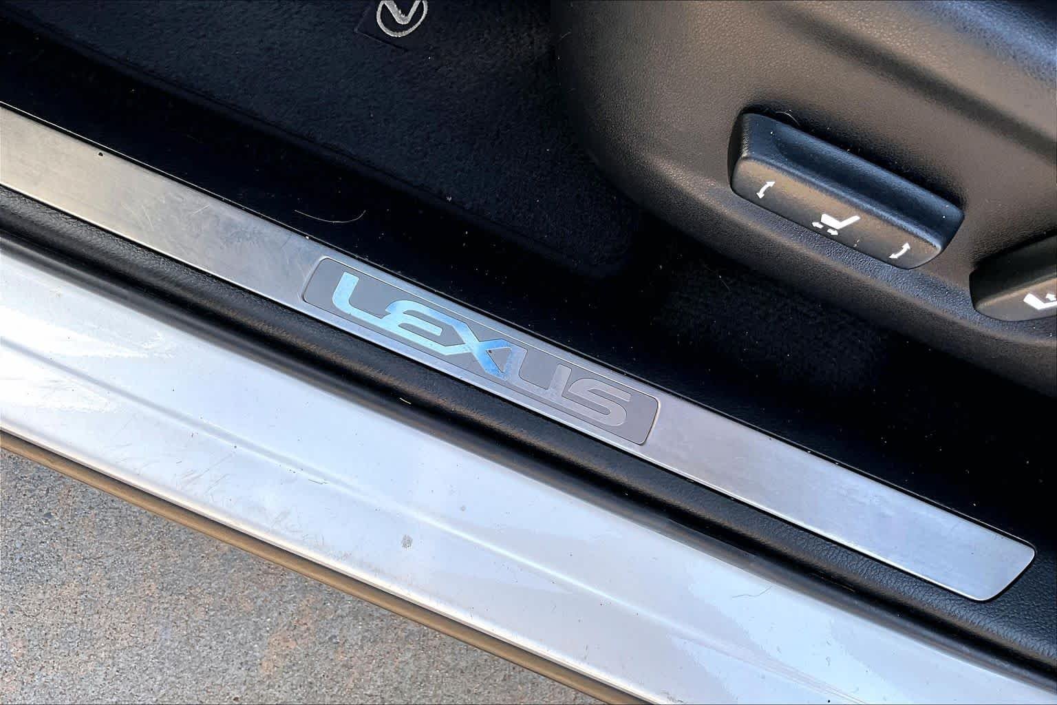 Used 2017 Eminent White Lexus  image 32