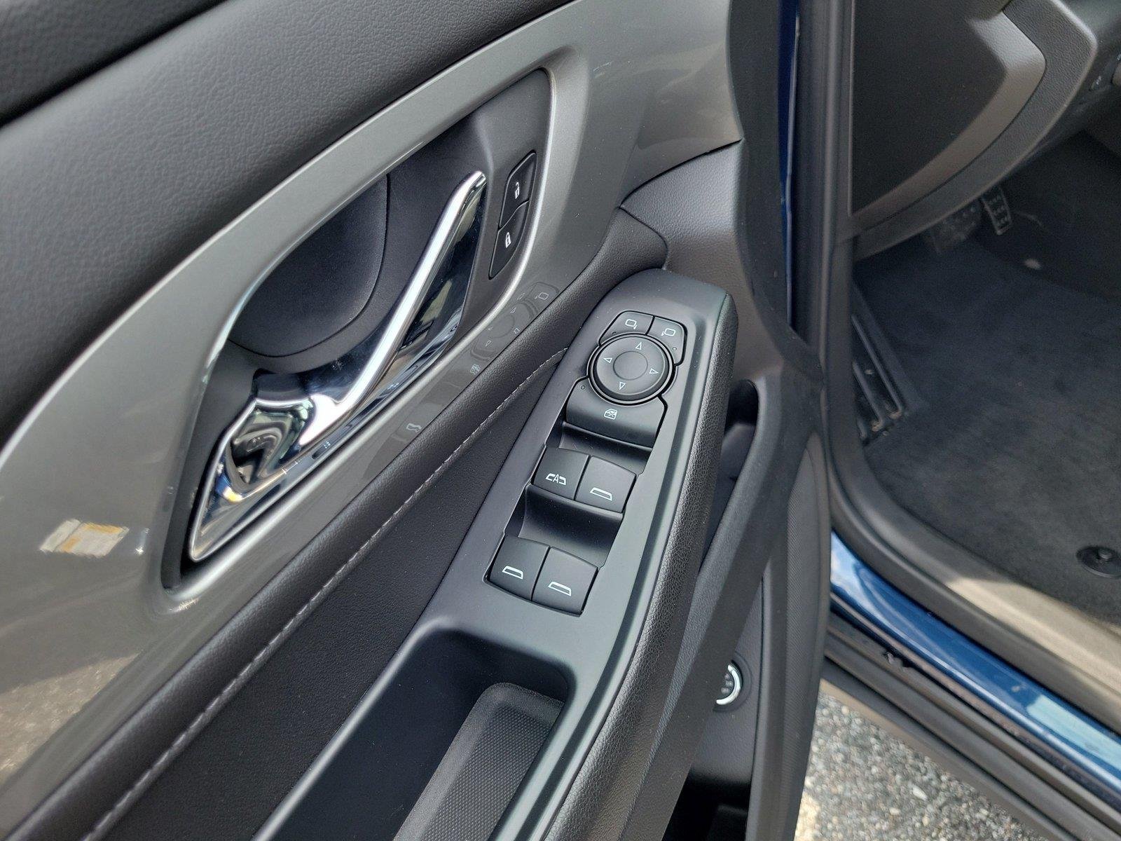 Used 2022 Northsky Blue Metallic Chevrolet LT Cloth image 18