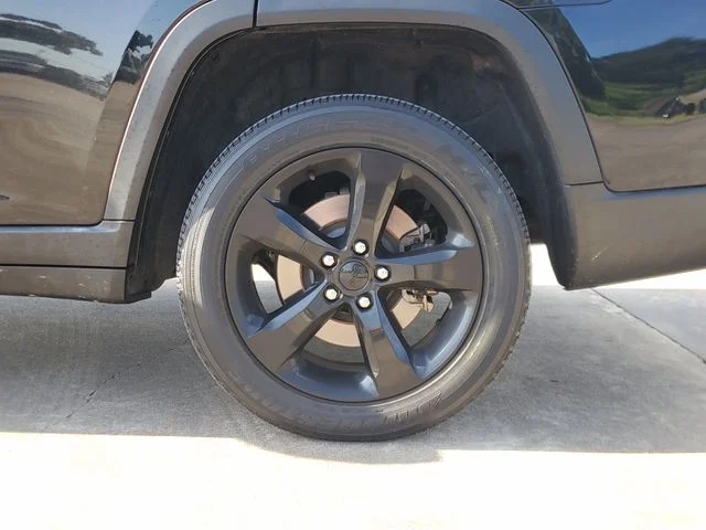 Used 2023 Black Jeep Altitude image 8