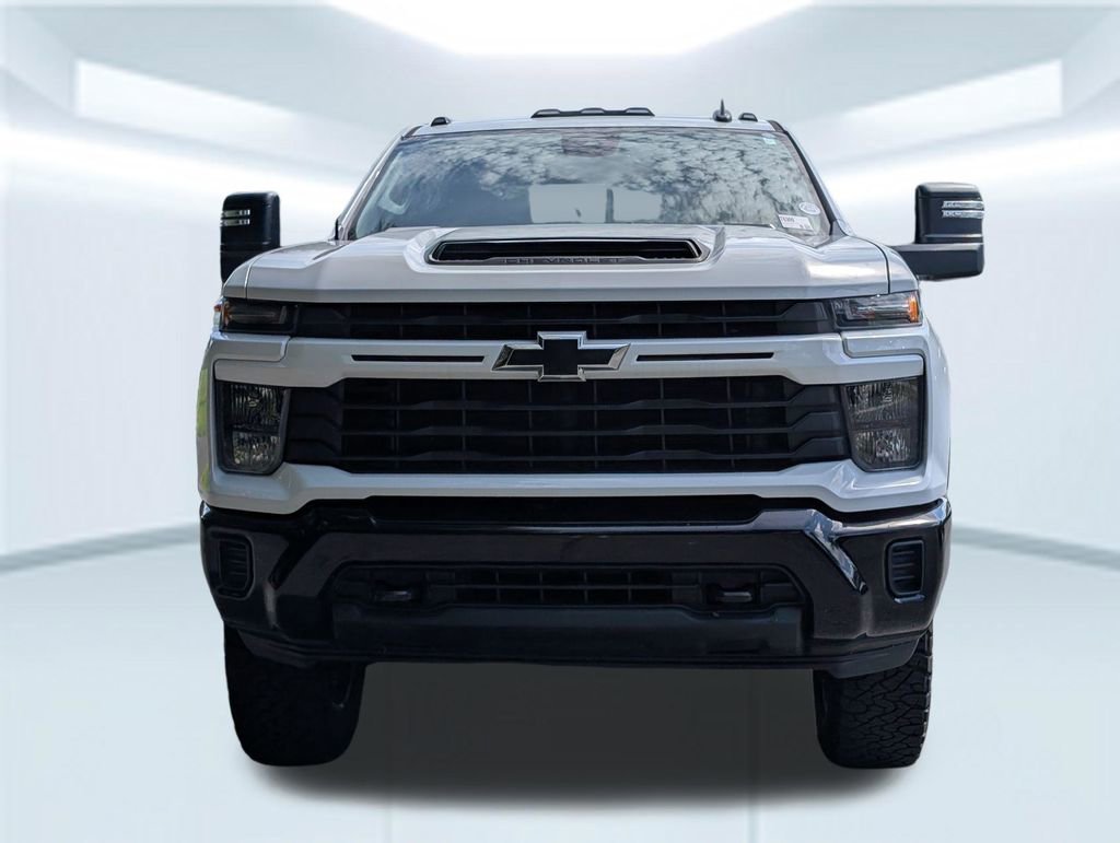 Used 2024 Summit White Chevrolet Custom image 10