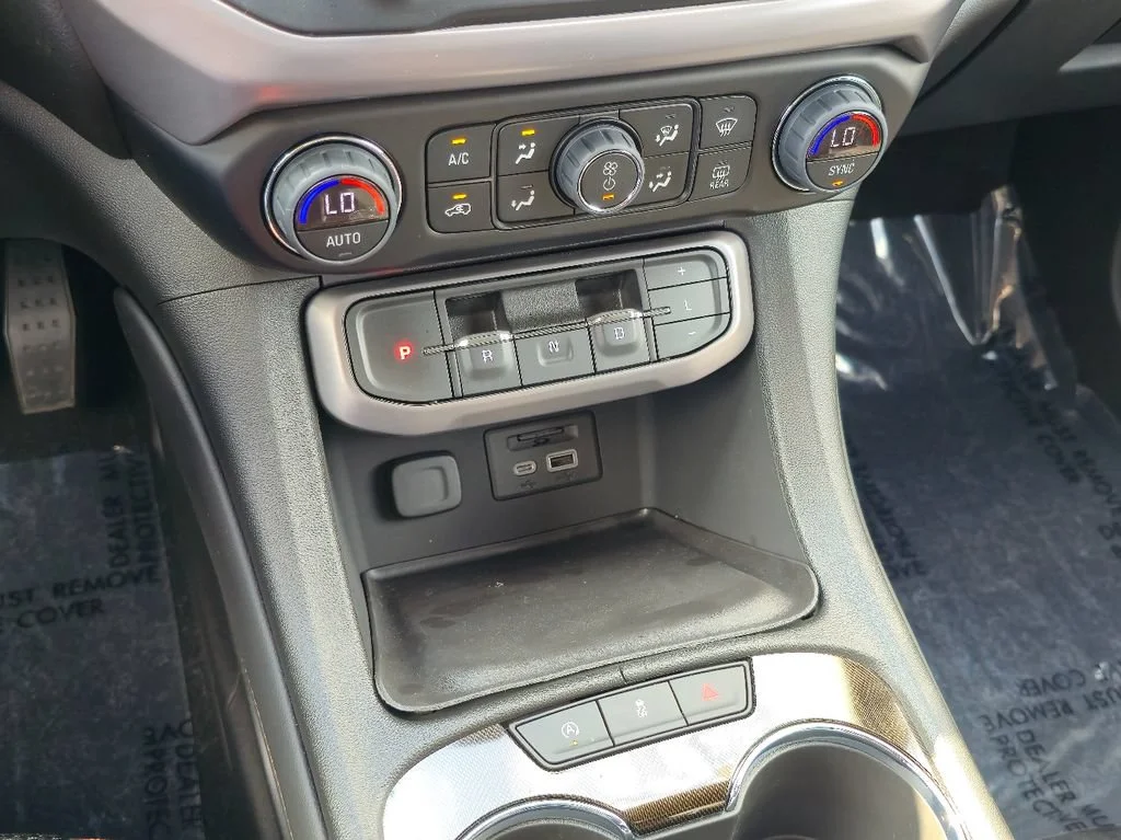 2023 GMC Acadia AT4 - Photo 17