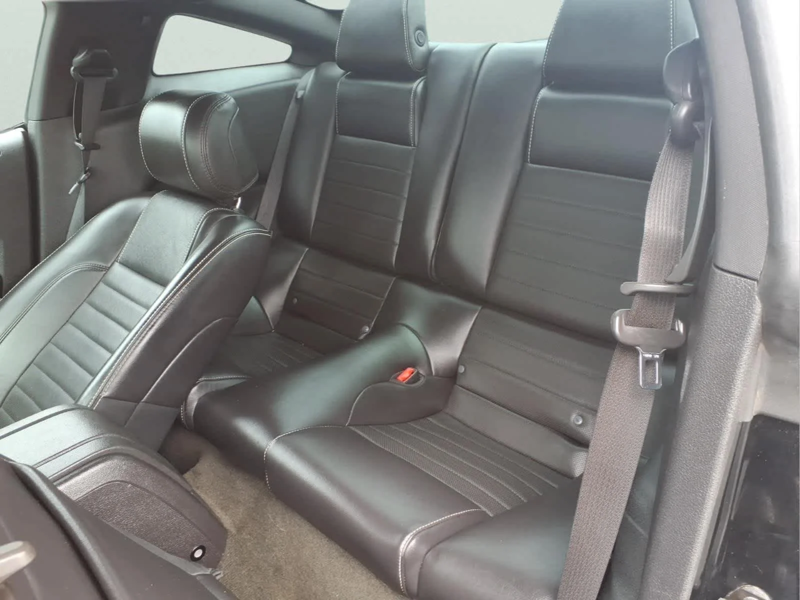 Used 2014 Black Ford GT Premium image 30