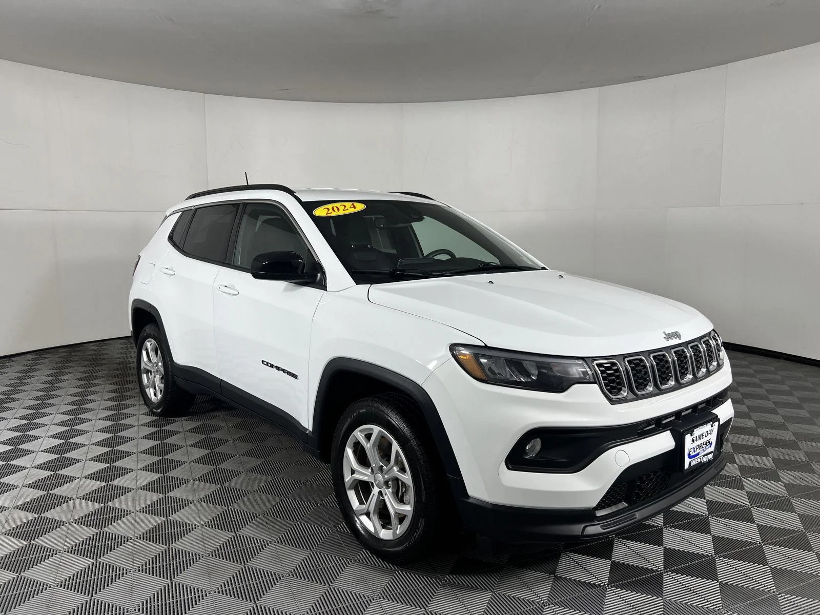 Used 2024 Bright White Clearcoat Jeep Latitude image 26