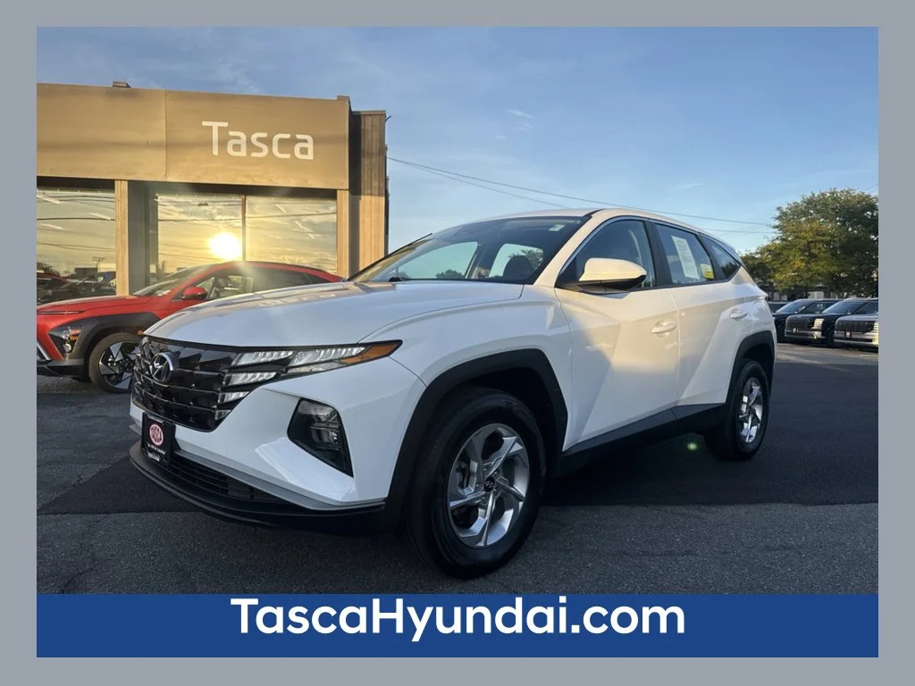 Used 2024 White Hyundai SE image 1