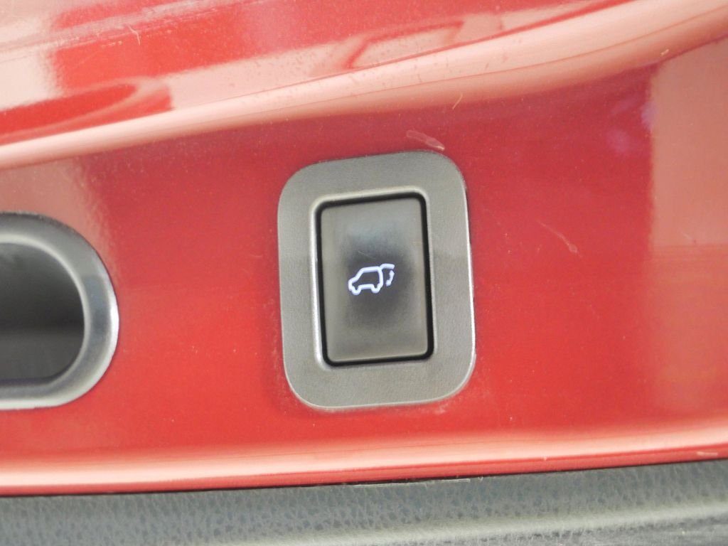 Used 2015 Red Toyota Limited image 28