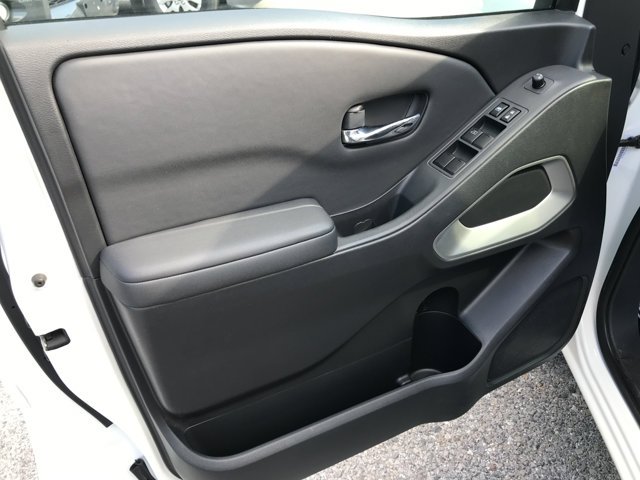 Used 2022 Glacier White Nissan SV image 11