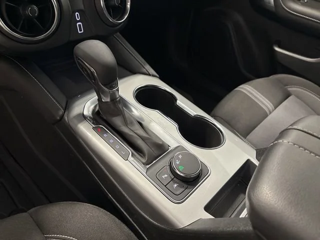 Used 2024 Summit White Chevrolet 2LT image 26