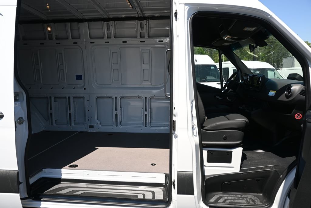 New 2026 Arctic White Mercedes-Benz Cargo 170 WB image 20